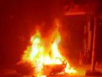 Mobil Pencuri Ternak Sapi di Sumbar Dibakar Warga, Sopir Melarikan Diri