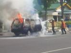 mobil-terbakar_20160608_161037.jpg