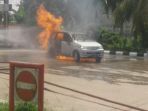 mobil-terbakar_20161119_221256.jpg