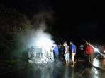 mobil-terbakar_20171210_223521.jpg