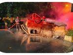 mobil-terbalik-dan-terbakar-di-jalan-ir-sutami-jurug-solo-2.jpg