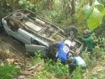 mobil-terbalik1233.jpg