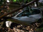 mobil-tertimpa-tembok-di-setiabudi.jpg
