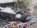 mobil-timpa-kios-di-bali.jpg