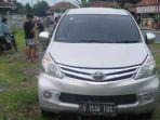 mobil-toyota-avanza-berwarna-silver-terparkir-di-lahan-kosong-ciamis.jpg