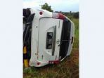 mobil-toyota-avanza-yang-terbalik-di-jalan-kadang-batang-bintan_20171226_143058.jpg