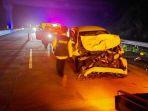 mobil-toyota-veloz-menabrak-truk-tronton-di-ruas-tol-cisumdawu-km-170-minggu-1032024-malam.jpg