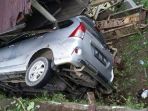 mobil-wakapolsek-mallusetasi-nyungsep_20180417_161156.jpg