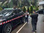 mobil-yang-disita-merupakan-lexus-dengan-pelat-nomor-polisi-b-16-slr.jpg