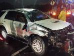 mobil-yang-ditumpangi-rombongan-kades-pamekasan-terguling1.jpg