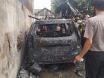 mobil-yang-juga-hangus-saat-terjadi-kjalan-perintis-kemerdekaan-palembang.jpg