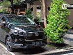 mobil-yang-mengantar-wali-kota-solo-gibran-rakabuming-raka-saat-ngantor.jpg