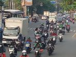 mobilitas-warga-kembali-ramai-pasca-perpanjangan-ppkm-level-4_20210729_210849.jpg