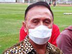 mochamad-iriawan-saat-memantau-latihan-timnas-indonesia-di-stadion-madya-senayan.jpg