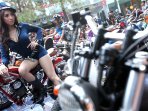 model-seksi-ramaikan-honda-modif-contest-di-bandung_20150510_190250.jpg