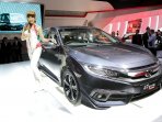 model-seksi-tawarkan-honda-all-new-civic-di-pameran-iims-2016_20160408_130856.jpg