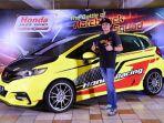 modifikasi-honda-jazz-rs-berkelir-ferrari-jadi-terlihat-sporti-sporty.jpg
