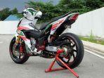 modifikasi-honda-supra-gtr-jadi-mirip-lcr-motogp.jpg
