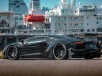 modifikasi-lamborghini-aventador-warna-hitam-glossy-tampilan-mirip-darth-vader-star-wars.jpg