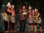 moeldoko-bernyanyi-di-wayang-orang-sriwedari_20170709_014307.jpg