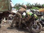 moge-di-tempat-pembuangan-sampah.jpg
