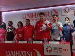mohammad-fadil-imran-saat-foto-bersama-para-atlet-bulutangkis-indonesia.jpg