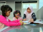 mom-and-kids-mengajarkan-anak-menggambar_20200925_162101.jpg