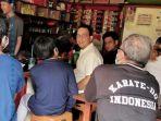 momen-anies-makan-di-warkop-tak-disadari-warga-hingga-didoakan-cepat-dapat-eselon-di-pemprov-dki.jpg