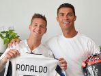 momen-foto-bareng-fabio-quartararo-dengan-bintang-juventus-cristiano-ronaldo.jpg