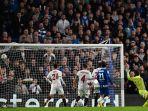 momen-reece-james-cetak-gol.jpg