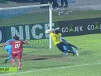 momen-saat-gelandang-persela-lamongan_20180521_125739.jpg