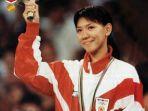 momen-susy-susanti-naik-podium-tertinggi-dalam-ajang-olimpiade-barcelona-1992.jpg