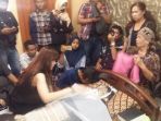 momo-geisha-tiba-di-rumah-duka-di-jalan-kurnia_20170920_142745.jpg