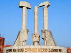 monument-to-party-founding-pyongyang-korea-utara.jpg