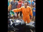 motor-baru-yamaha-r15-mandi-kembang-di-indramayu.jpg