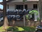 Mengintip Gudang Motor MBG Sentul: Tembok Baru Dicat hingga Pagar Digembok