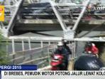 motor-melintas-kolong-jembatan_20150716_163209.jpg