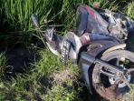motor-terduga-penipu-terjatuh-di-saluran-air-persawahan.jpg