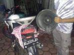 motor-yang-ditinggal-pencuri-speaker-masjid-kedungsoko.jpg