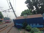 mpakan-truk-yang-jeblos-ke-parit-vv.jpg