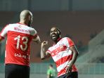 mu-lakukan-selebrasi-usai-cetak-gol_20170919_103329.jpg