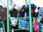 mudik-bersama-kapal-laut-km-lambelu-makassar_20150715_132546.jpg