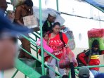mudik-bersama-kapal-laut-km-lambelu-makassar_20150715_132612.jpg