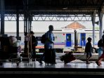 mudik-darurat-covid-19-di-stasiun-tawang-semarang_20200403_104311.jpg