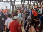 mudik-lebaran-pada-h8-dari-stasiun-pasar-senen_20180624_202355.jpg