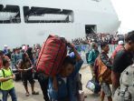 mudik-naik-kri-makassar-590-pelabuhan-tanjung-perak_20190603_150826.jpg