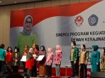 mufidah-jusuf-kalla-buka-sinergi-program-dekranas-di-sumsel_20180511_214316.jpg
