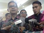 muhammad-izzul-muslimin-saat-diwawancarai-pewarta-usai-menyatakan-sikap_20170809_162958.jpg