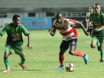 muhammad-kasim-stamet-lepas-pegangan-greg-nwokolo_20170919_103225.jpg