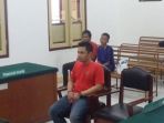muhammad-kurnia-aryeta-alias-koko-anak-bupati-batubara-saat-disidangkan-kasus-sa_20170816_140014.jpg